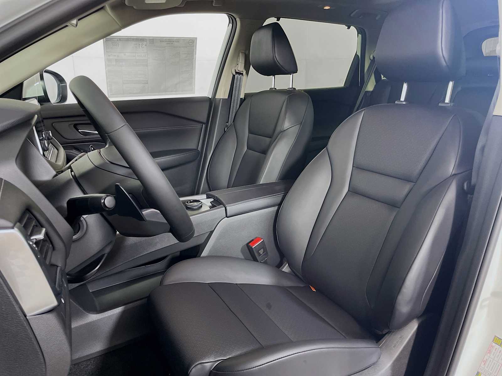 2026 Nissan Rogue SV photo 4