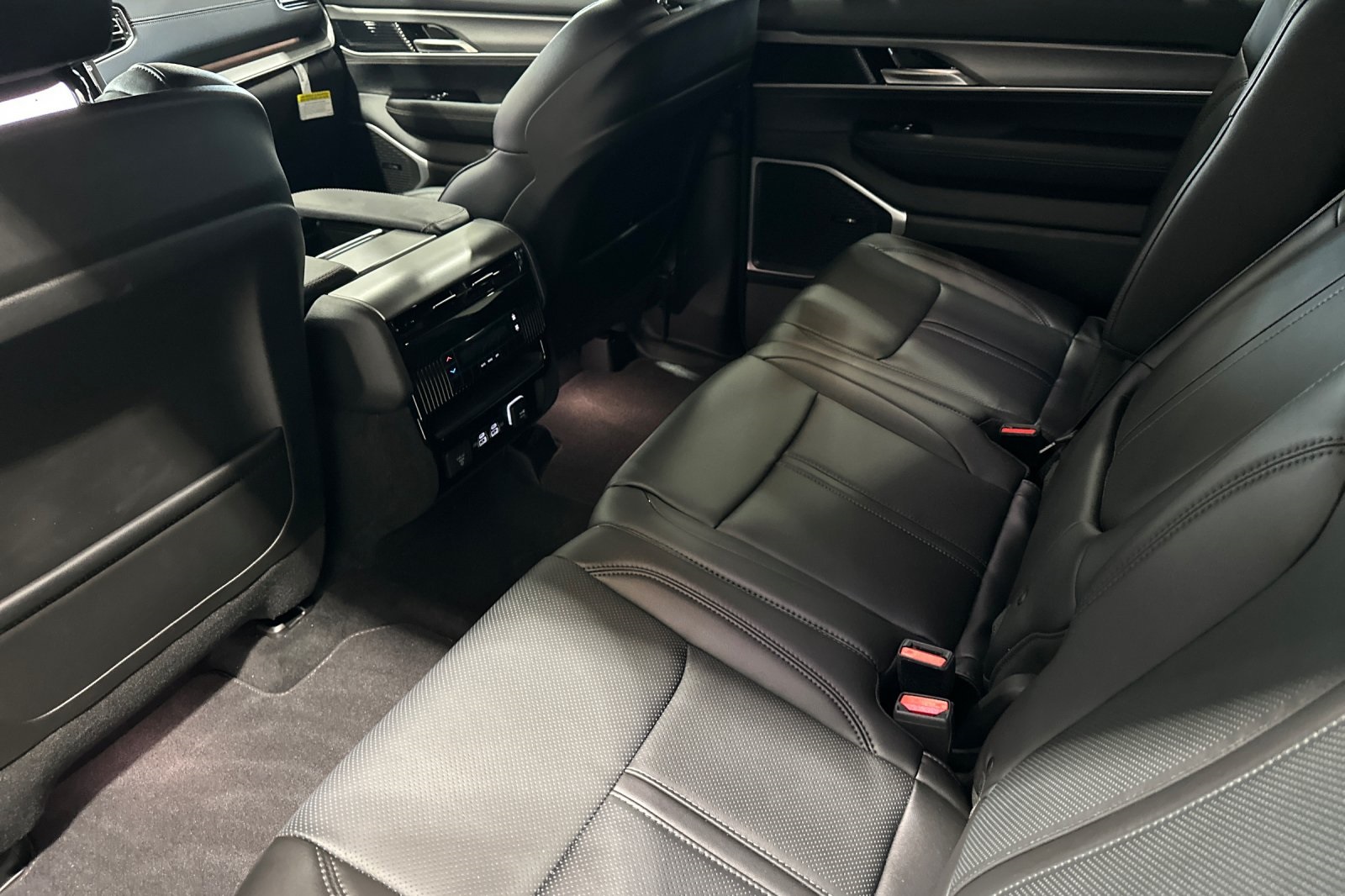 2025 Jeep Wagoneer Base photo 12