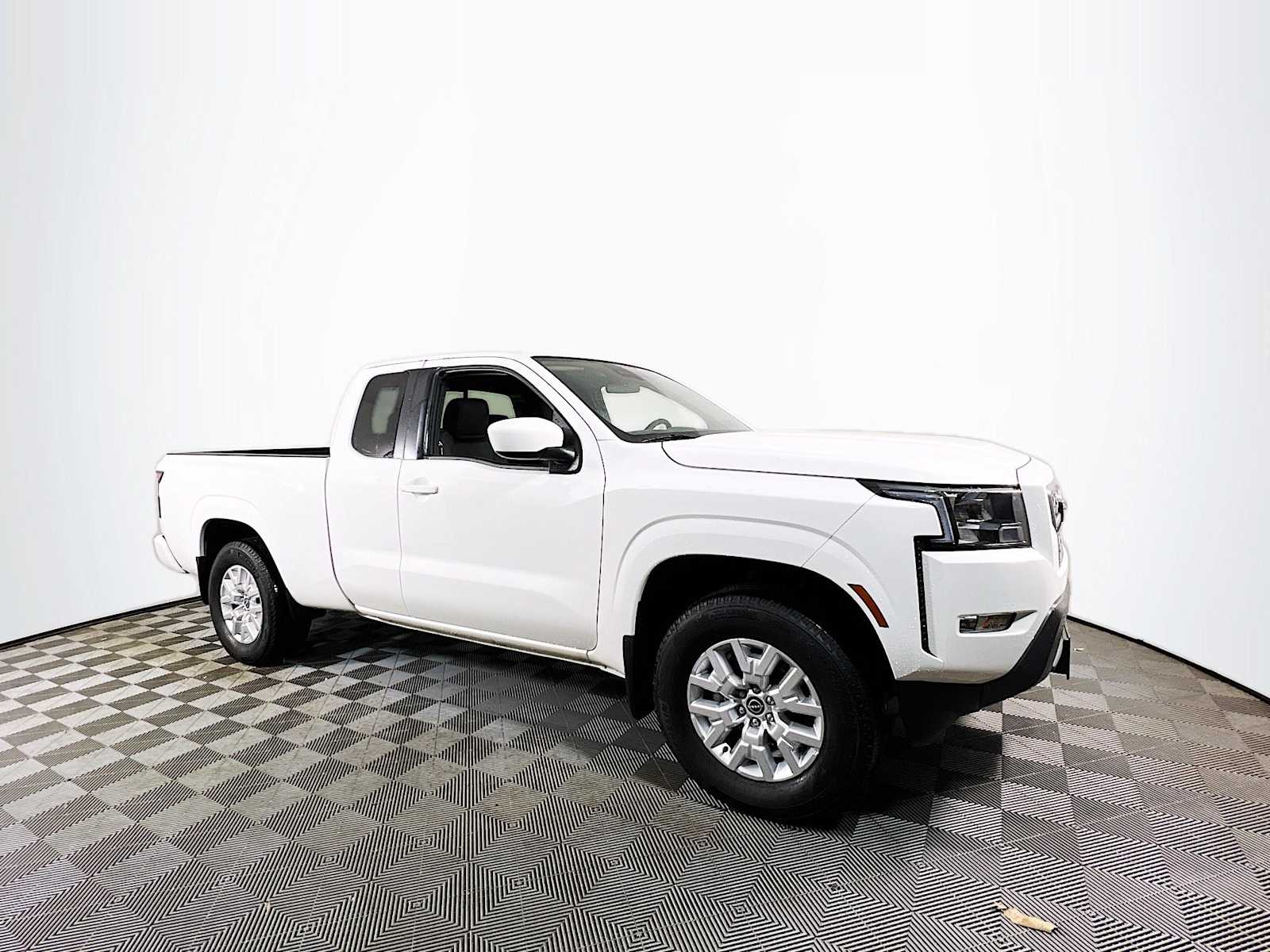 2024 Nissan Frontier SV photo 3