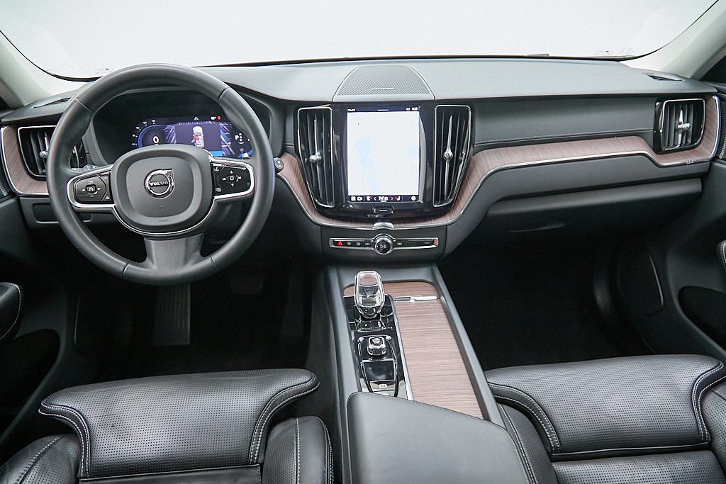 2023 VOLVO XC60 - Image 22