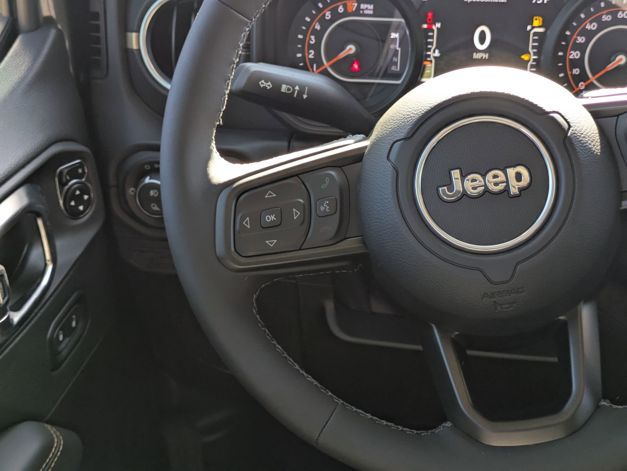 2025 Jeep Gladiator Sport photo 16