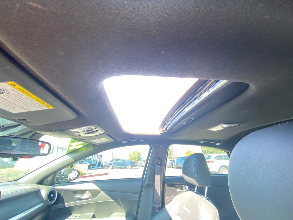 2024 Kia Forte GT-Line photo 17