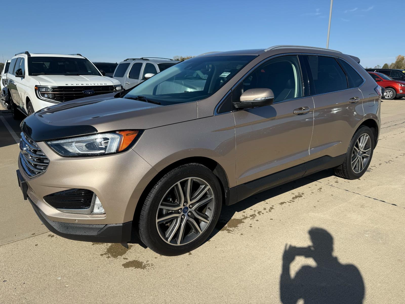 2020 Ford Edge Titanium photo 2