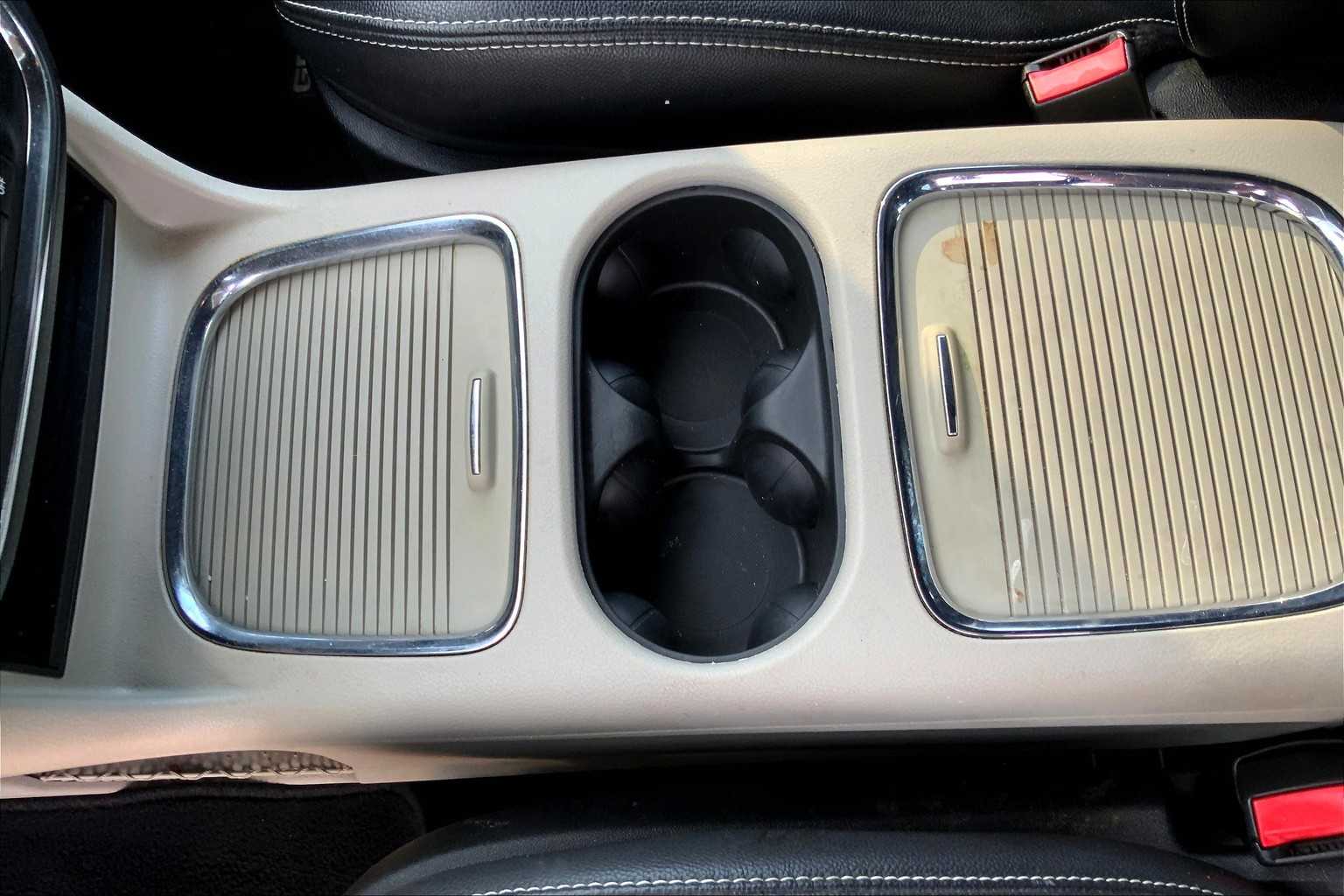 2017 Dodge Grand Caravan SXT photo 14