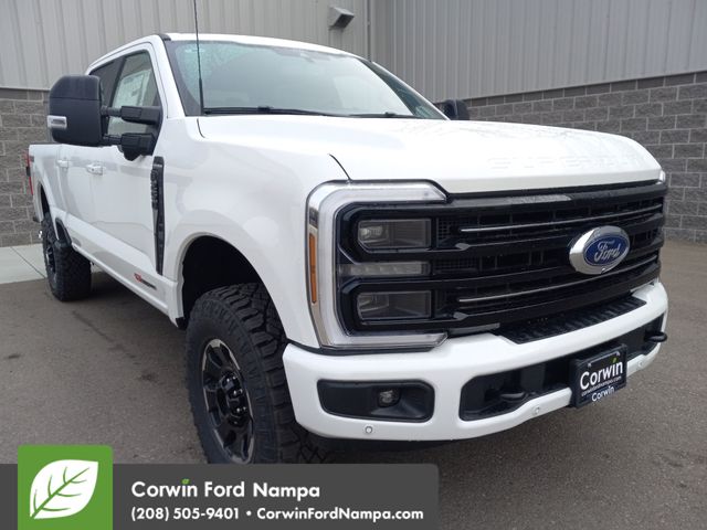 2025 Ford F-250 Super Duty Platinum's photo