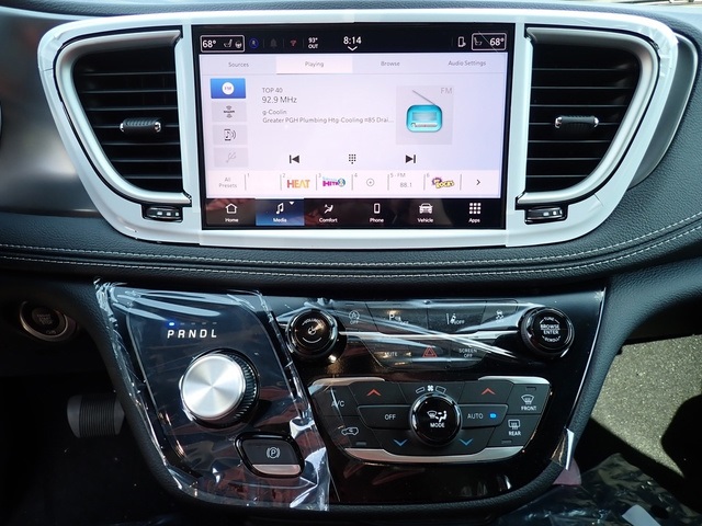 2026 Chrysler Pacifica photo 18