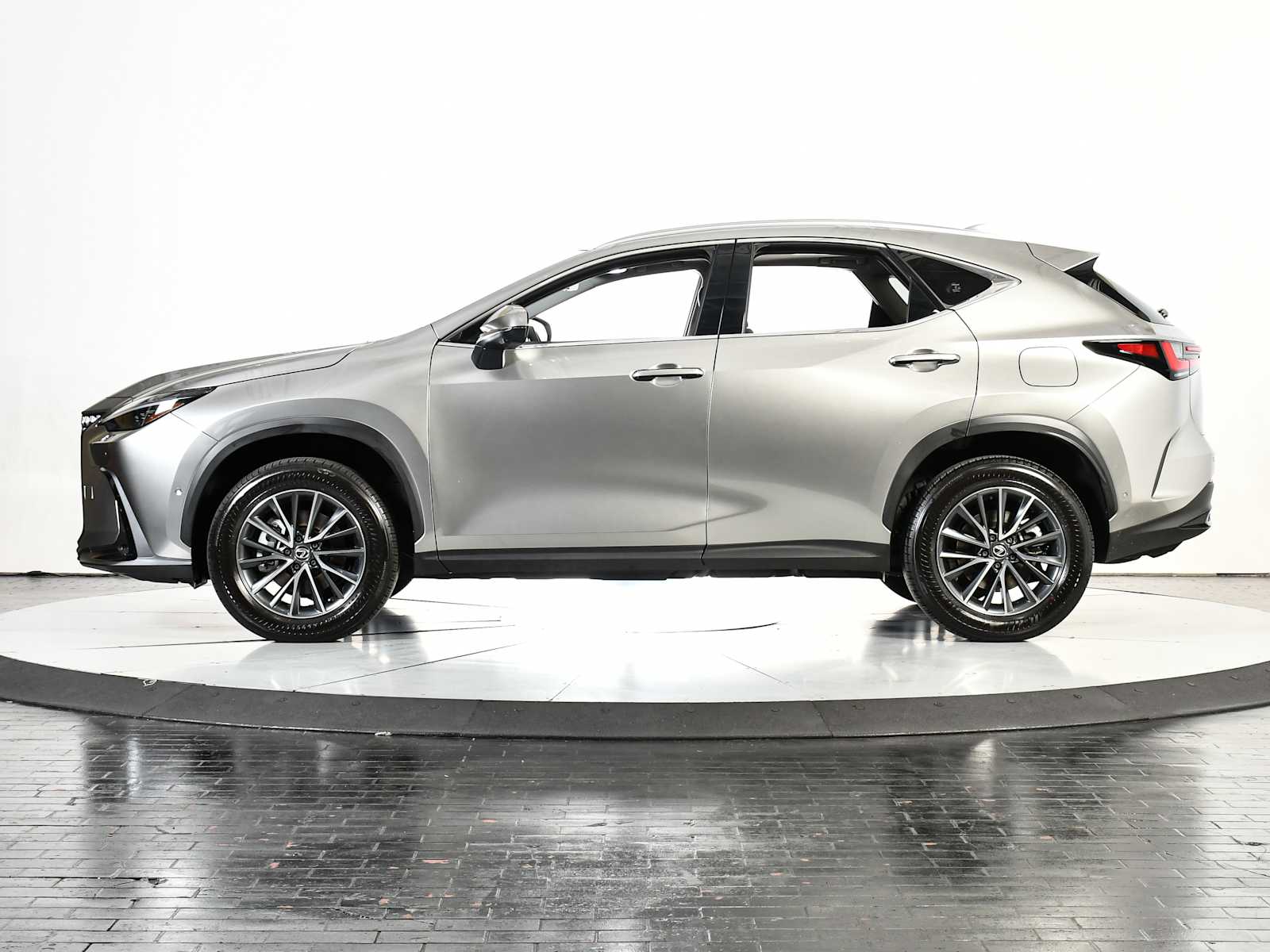 2025 Lexus NX Luxury photo 2