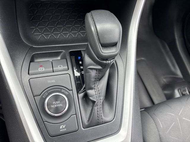 2022 Toyota RAV4 Hybrid XLE photo 15