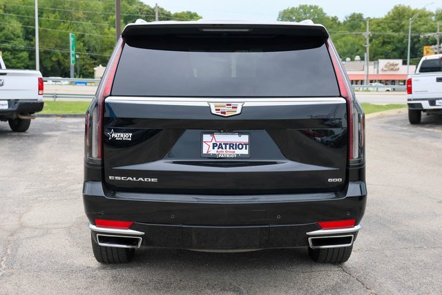 2022 Cadillac Escalade Premium Luxury photo 4