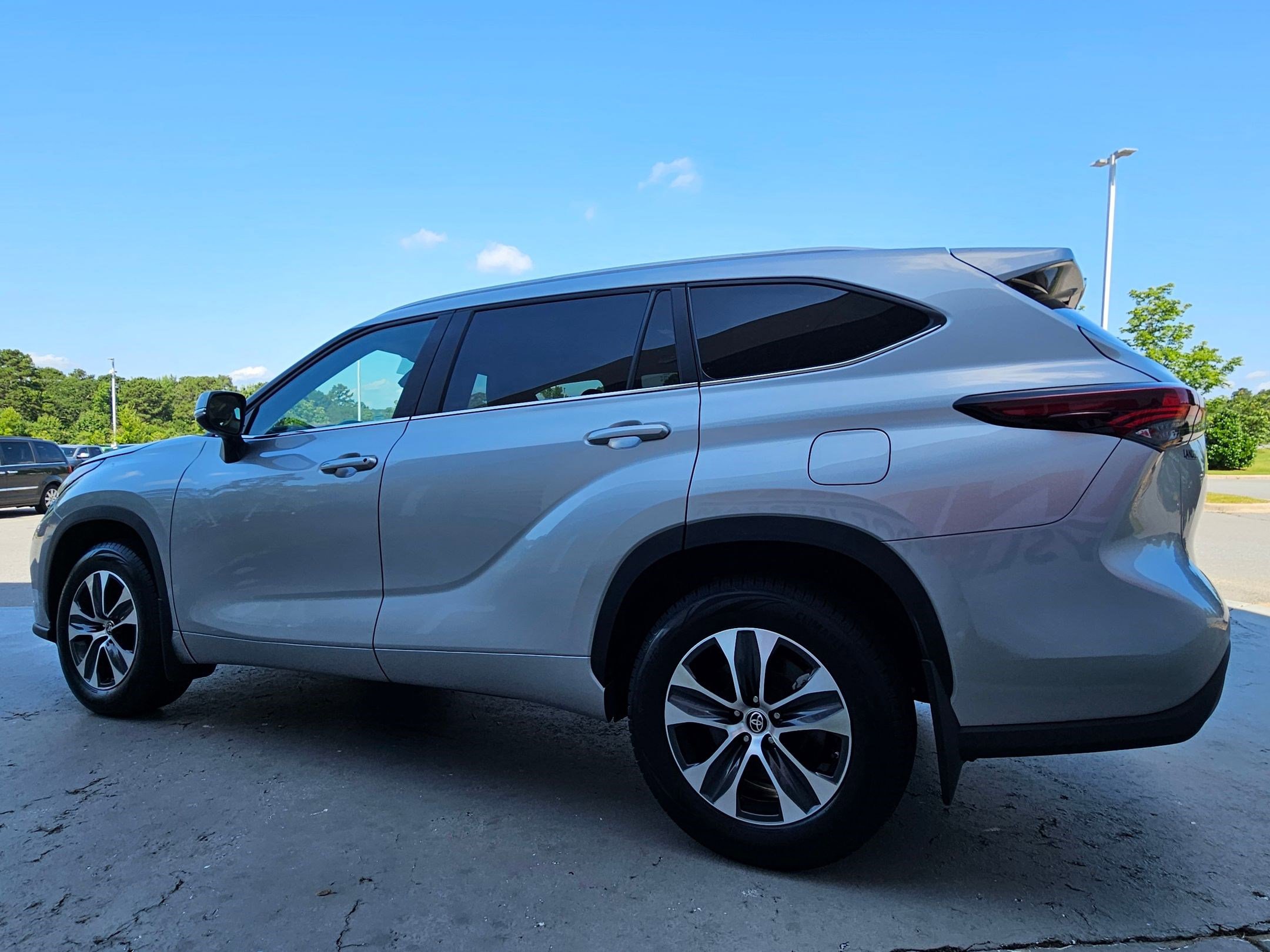 2024 Toyota Highlander XLE photo 5