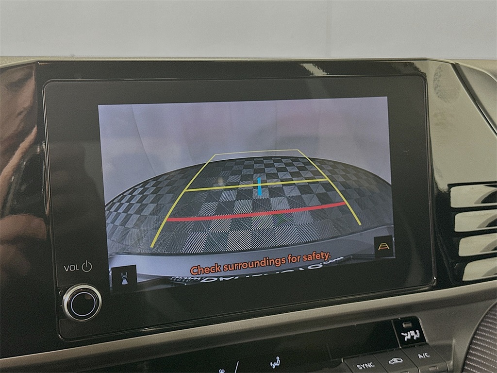 2025 Toyota Camry SE photo 4