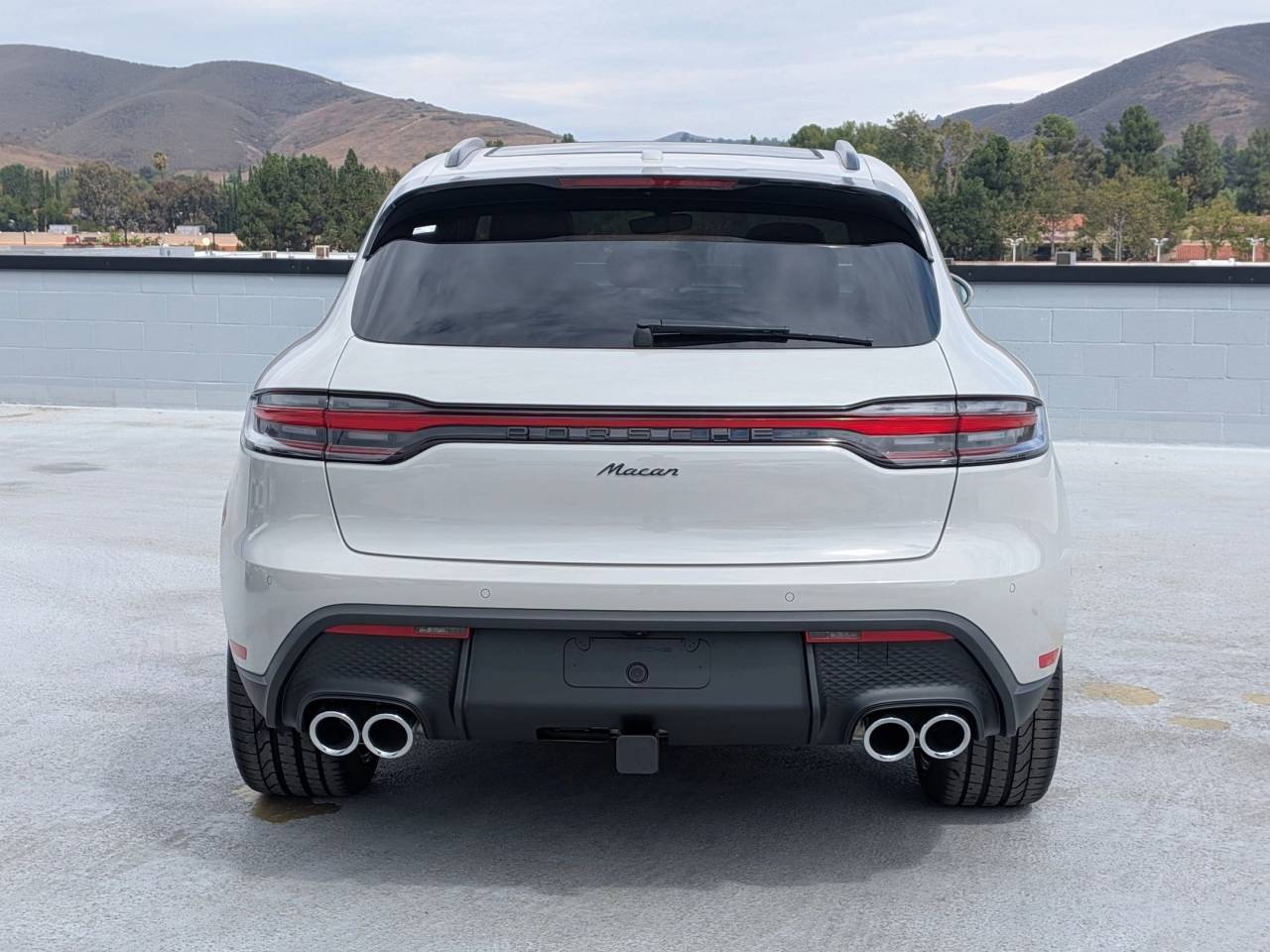 2026 Porsche Macan T photo 10