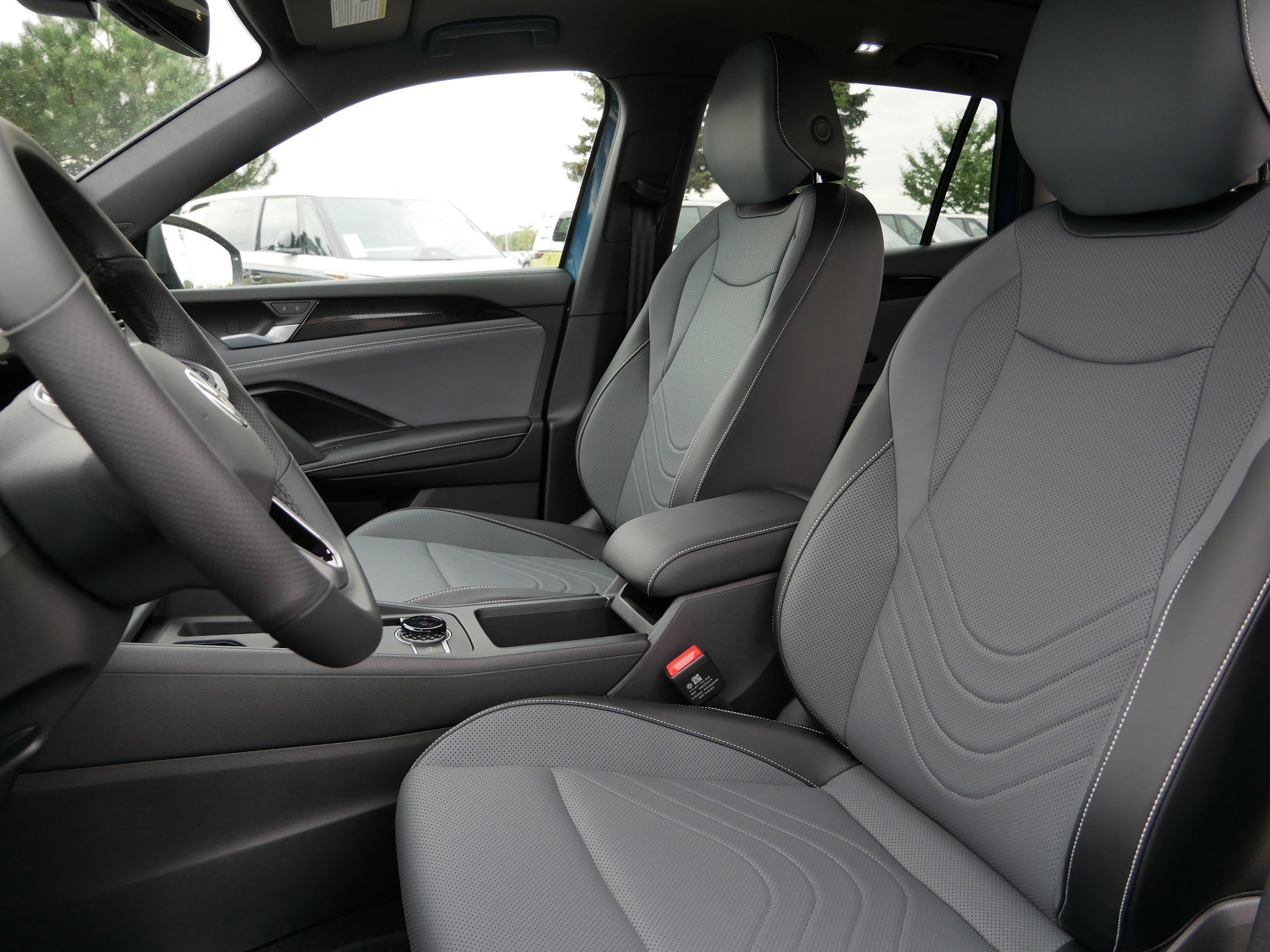 2025 Volkswagen Tiguan SE R-Line Black photo 4