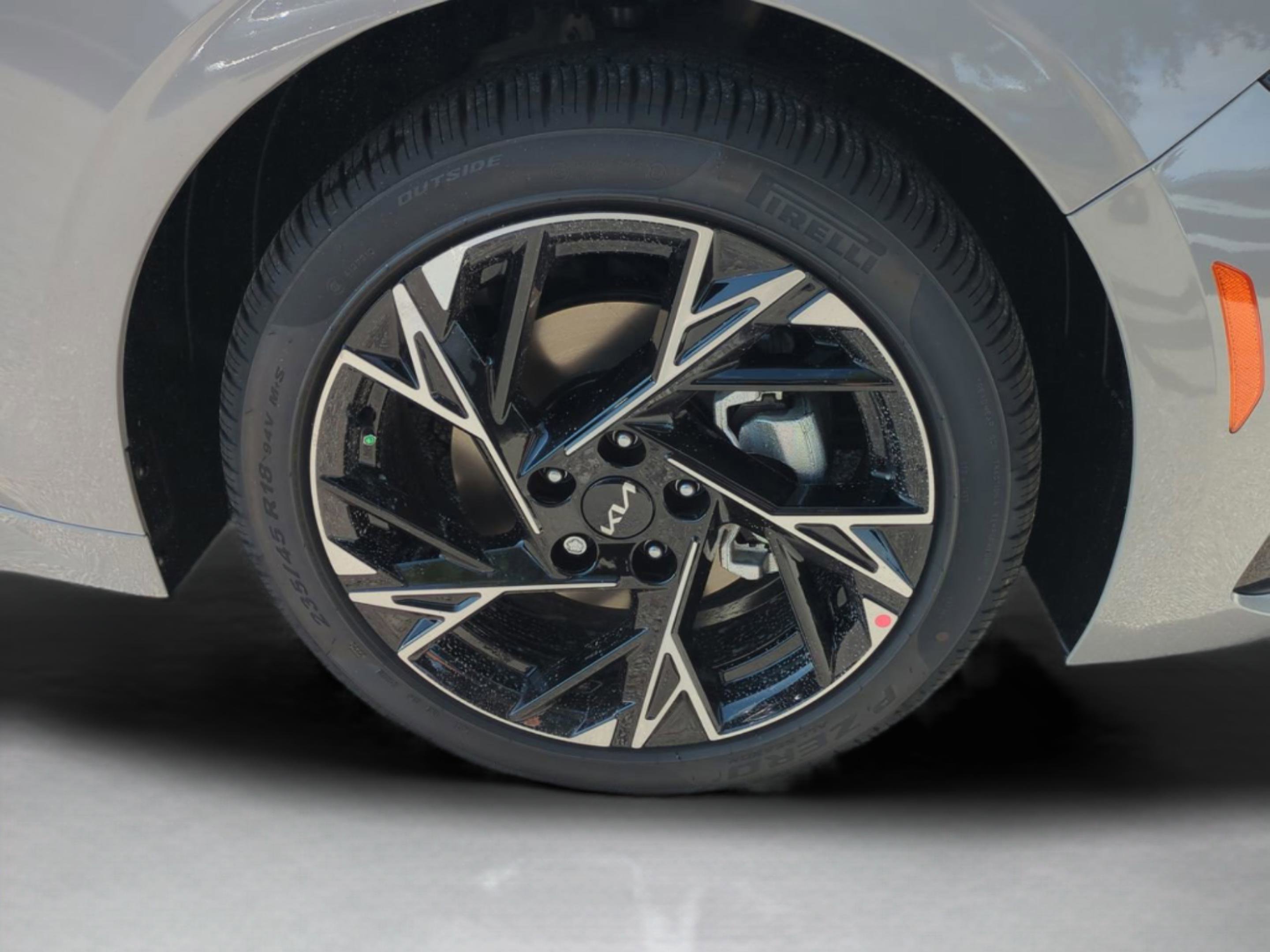 2026 Kia K5 GT-Line photo 9