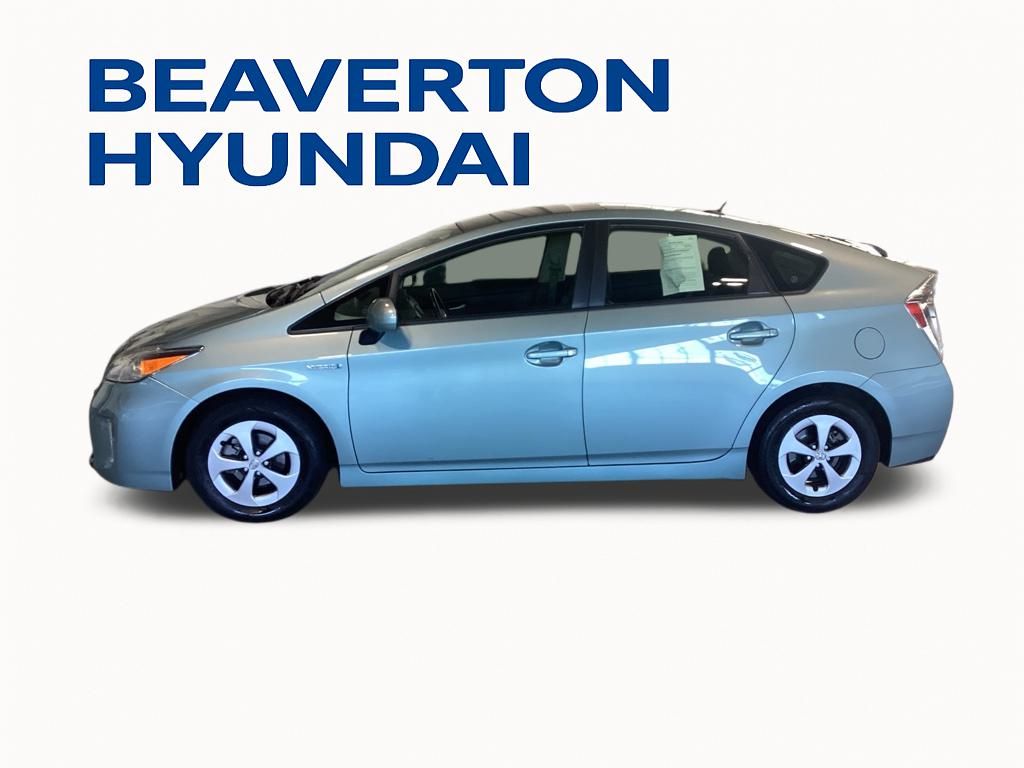 2014 Toyota Prius Four photo 3