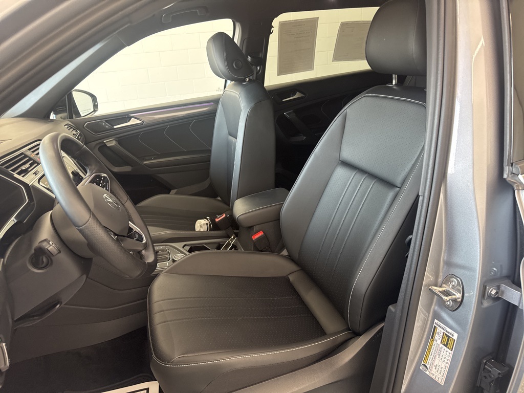 2024 Volkswagen Tiguan SE R-Line Black photo 11