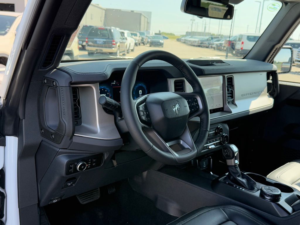 2025 Ford Bronco Outer Banks photo 3