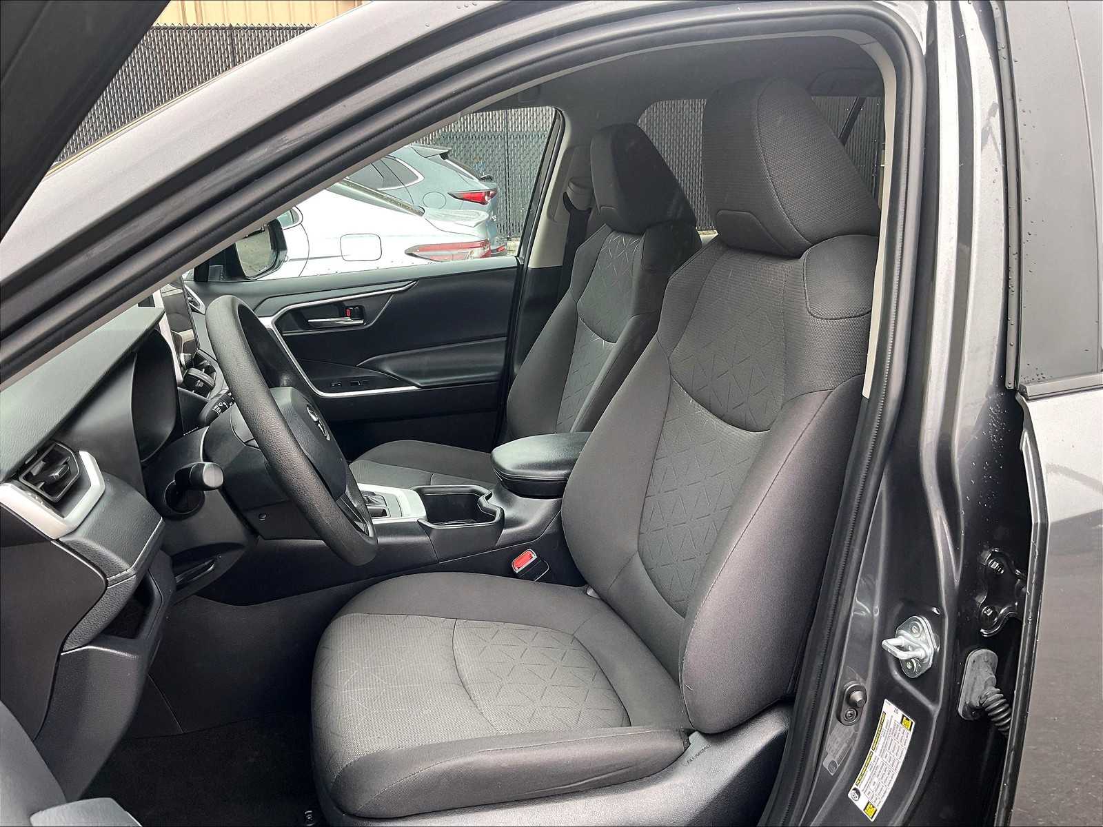 2024 Toyota RAV4 XLE photo 10