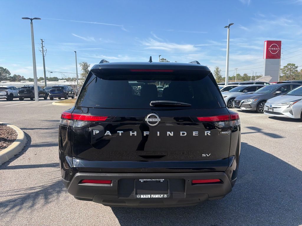 2024 Nissan Pathfinder SV photo 2