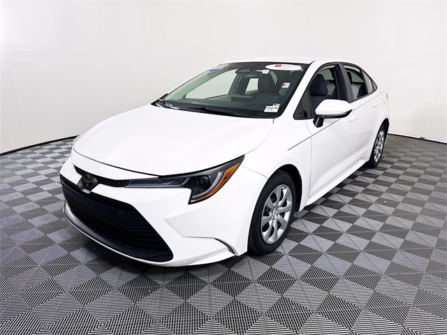 2023 Toyota Corolla LE photo 3