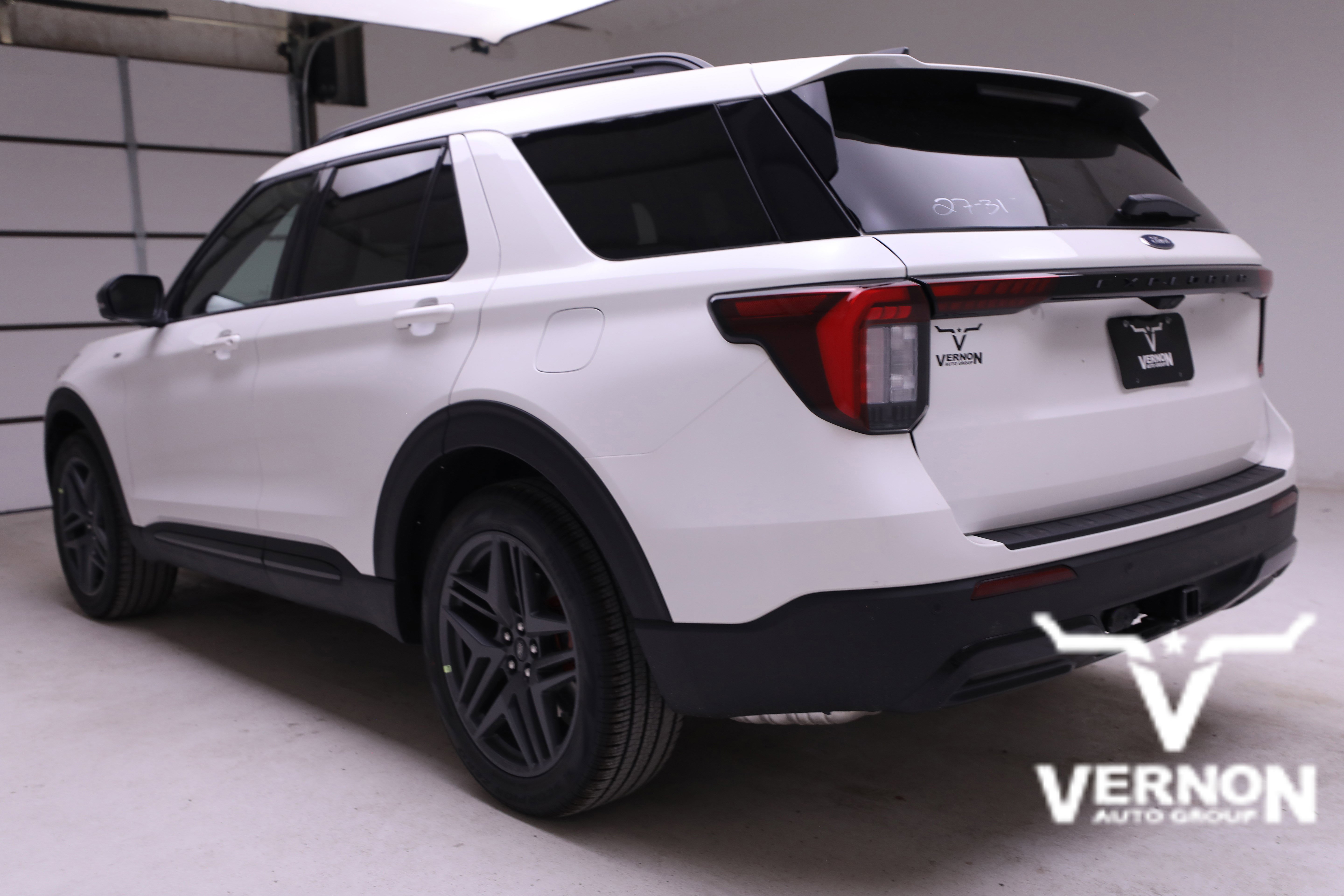 2025 Ford Explorer ST-Line photo 3