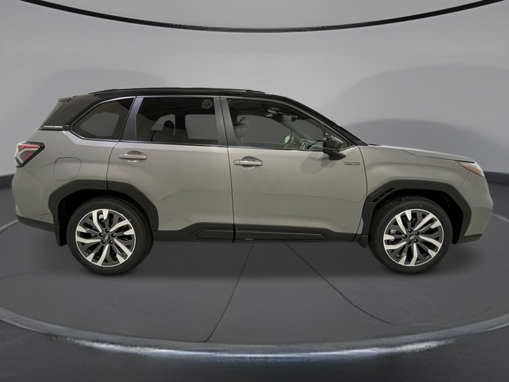 2025 Subaru Forester Touring photo 5