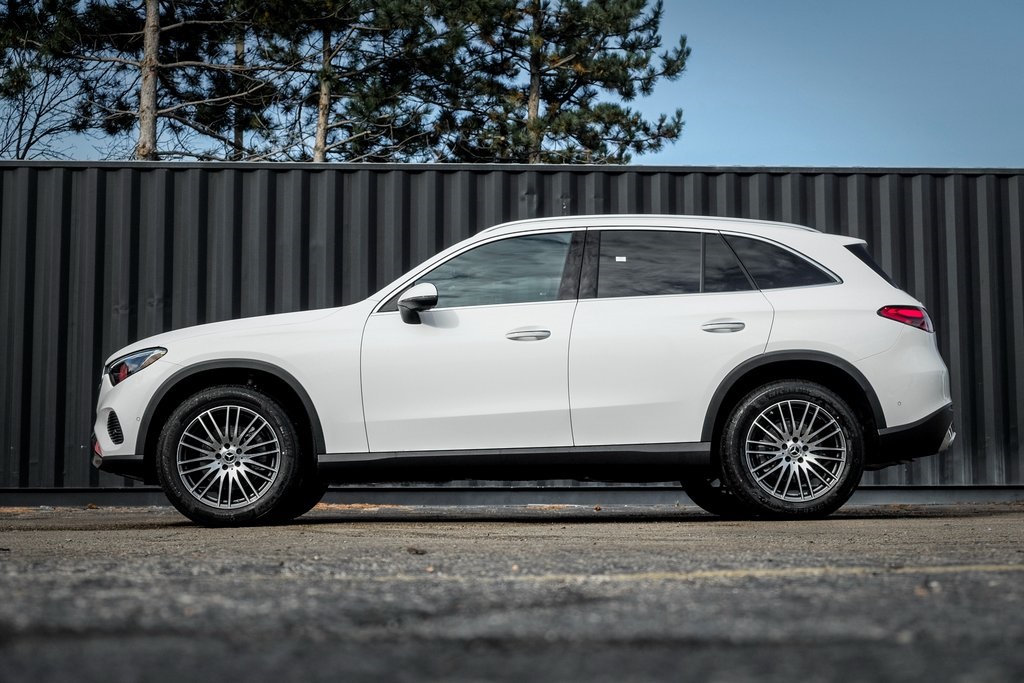 2026 Mercedes Benz GLC 300 4MATIC photo 3