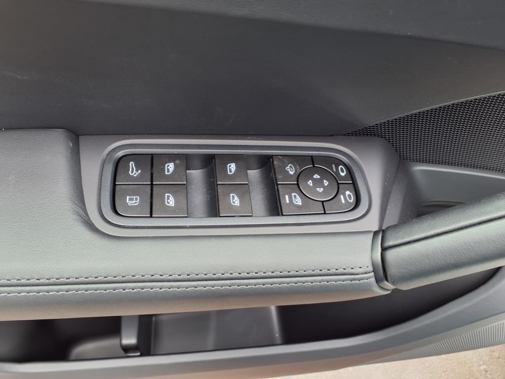 2025 Porsche Cayenne E-Hybrid photo 18