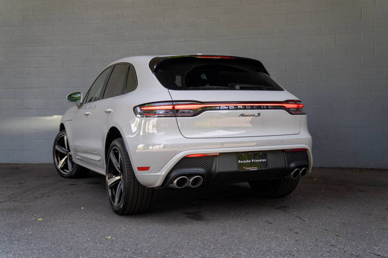 2025 Porsche Macan S photo 3