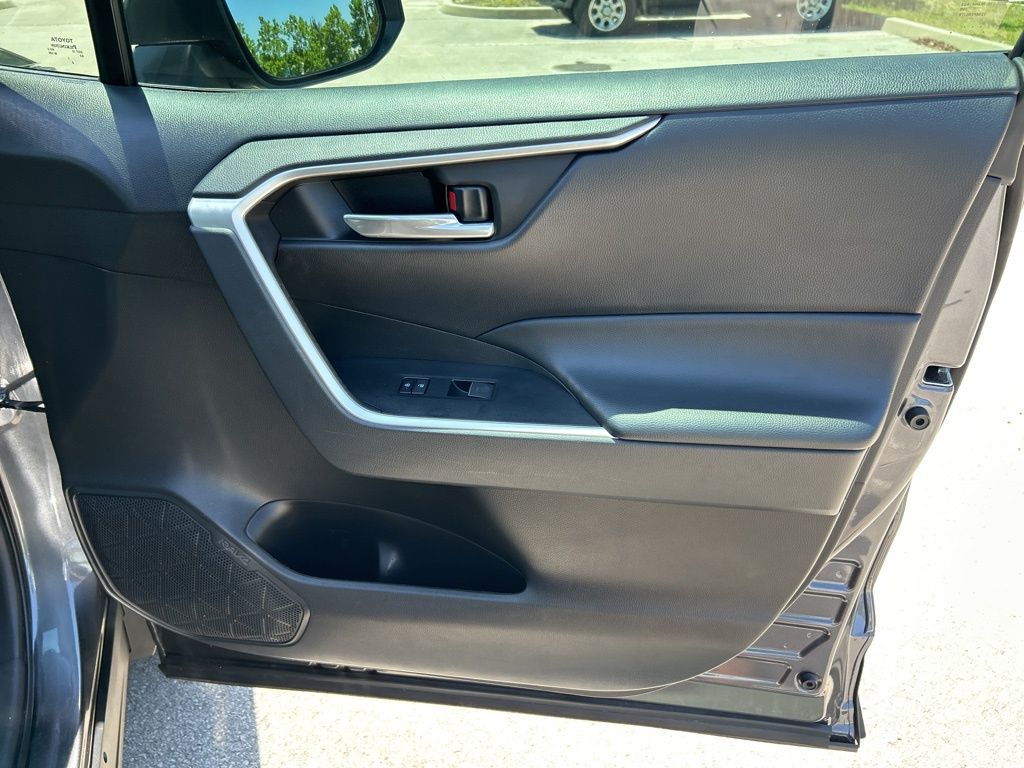2023 Toyota RAV4 XLE Premium photo 34