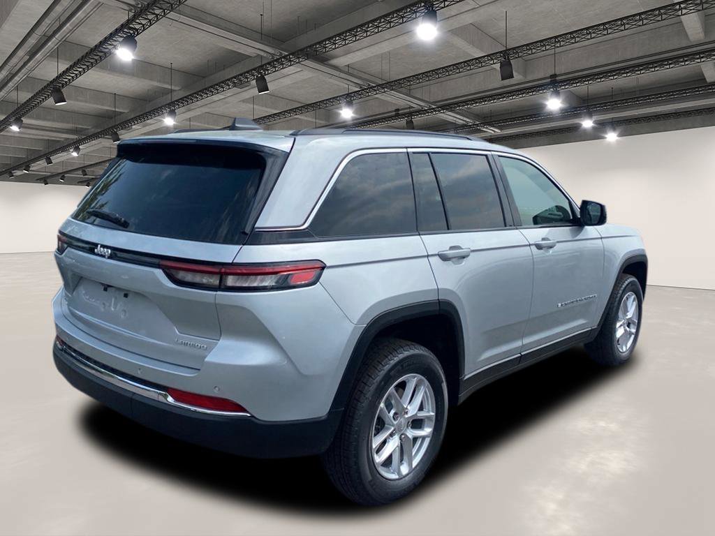 2025 Jeep Grand Cherokee Laredo X photo 4