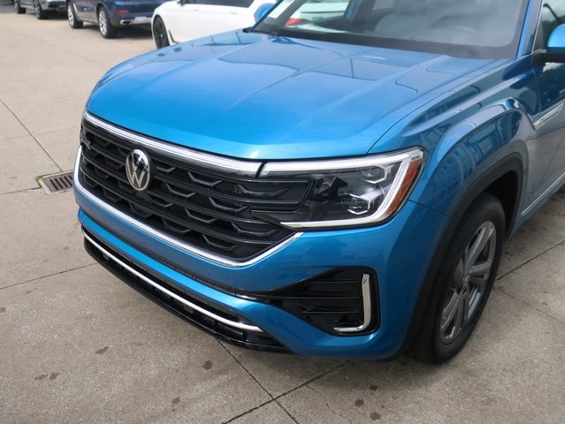 2024 Volkswagen Atlas Cross Sport SEL R-Line photo 3