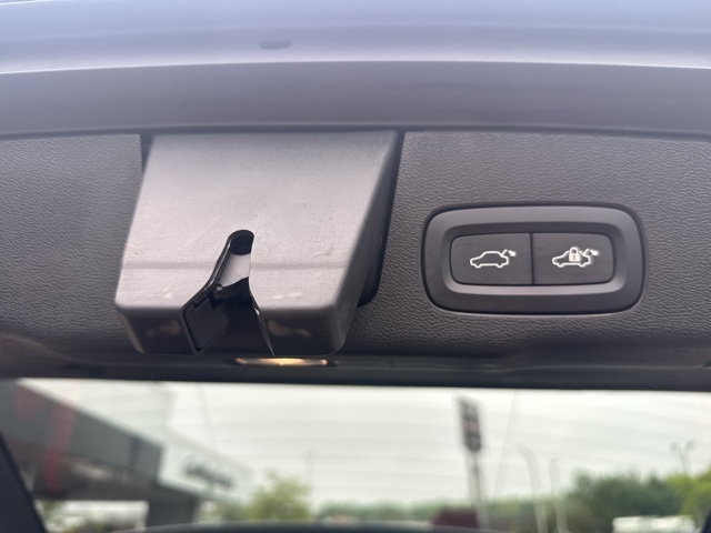 2022 Volvo XC60 B5 Inscription photo 25