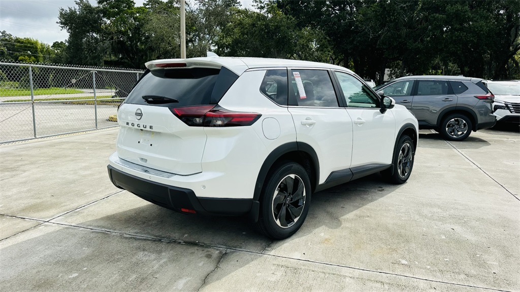 2025 Nissan Rogue SV photo 6