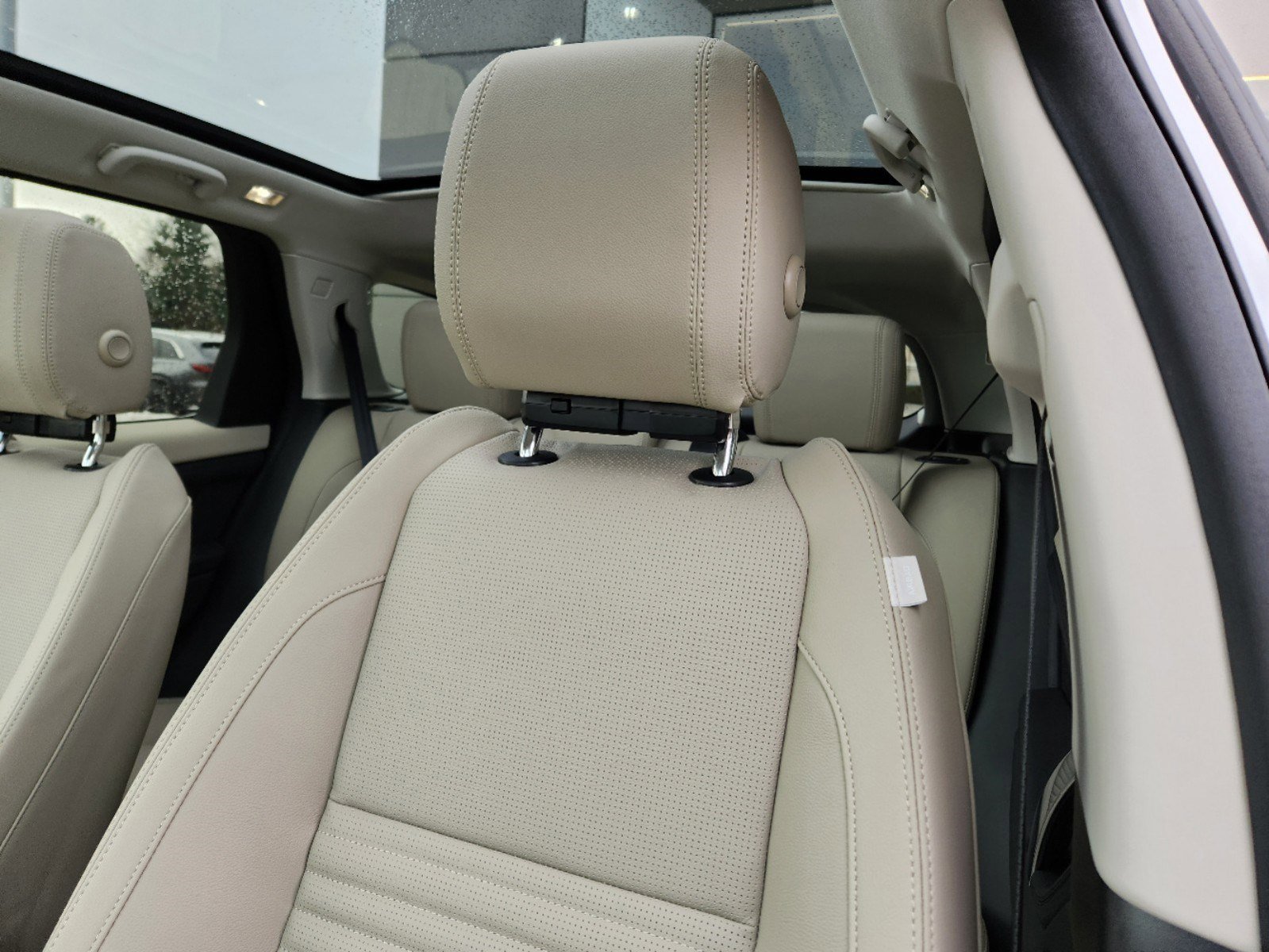 2025 Land Rover Discovery Sport S photo 7