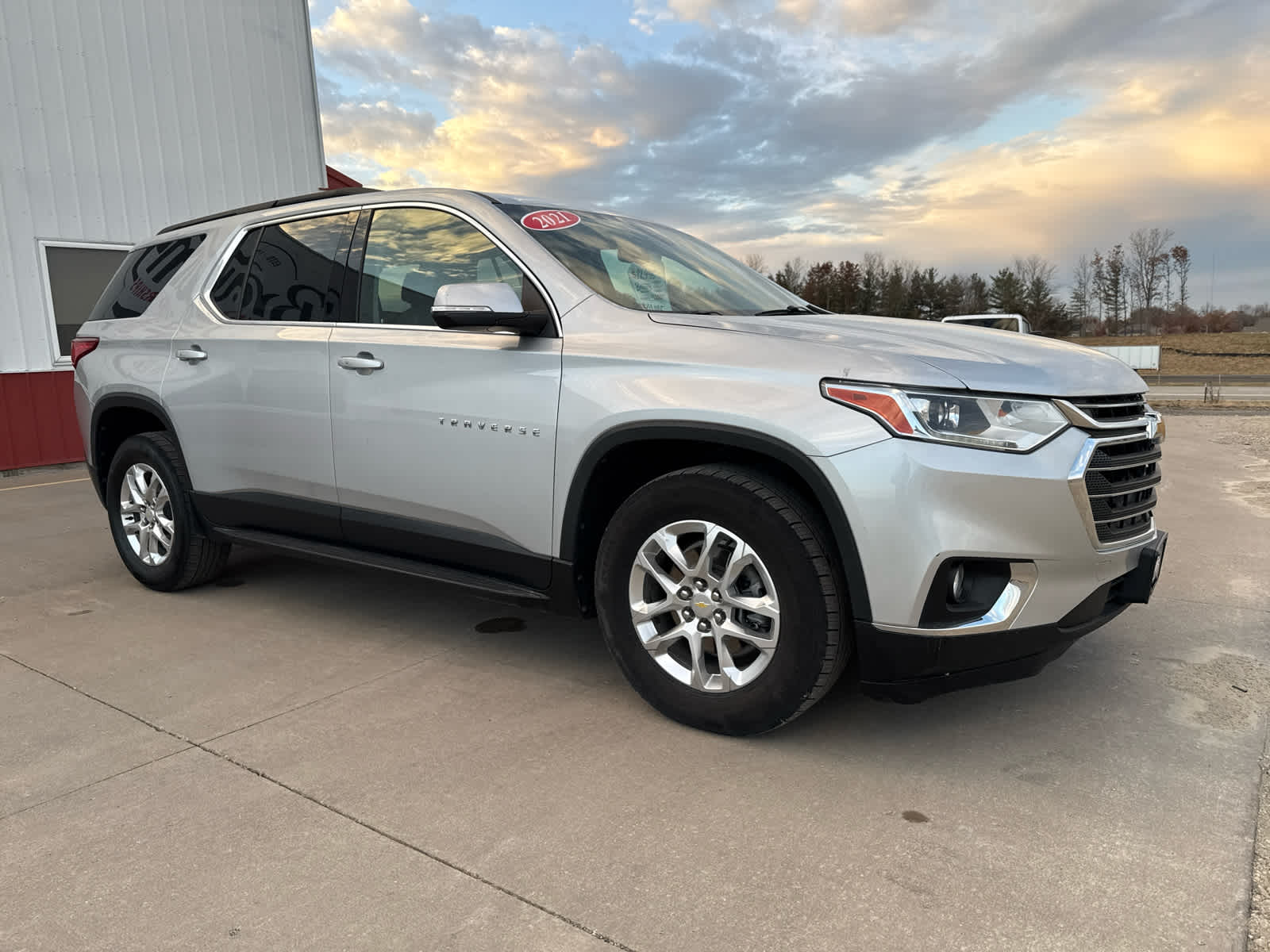 2021 Chevrolet Traverse Leather photo 2