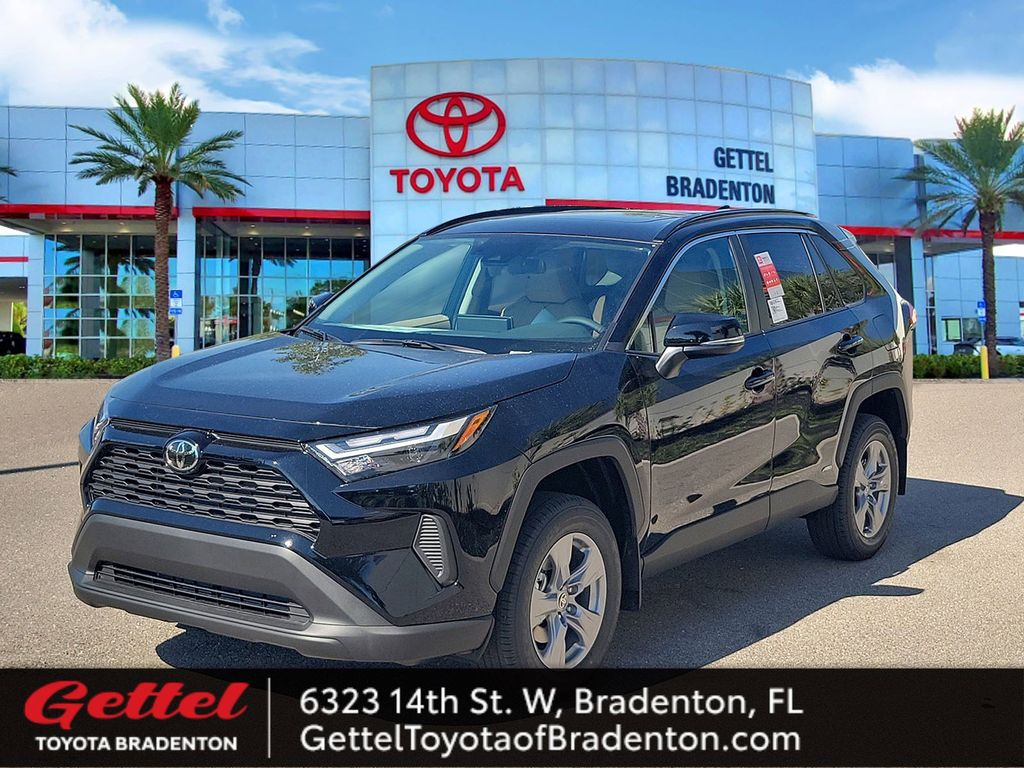 2025 Toyota RAV4 XLE's photo