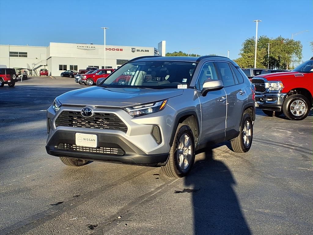 Used 2024 Toyota RAV4 XLE with VIN 2T3W1RFV8RC290951 for sale in Kansas City