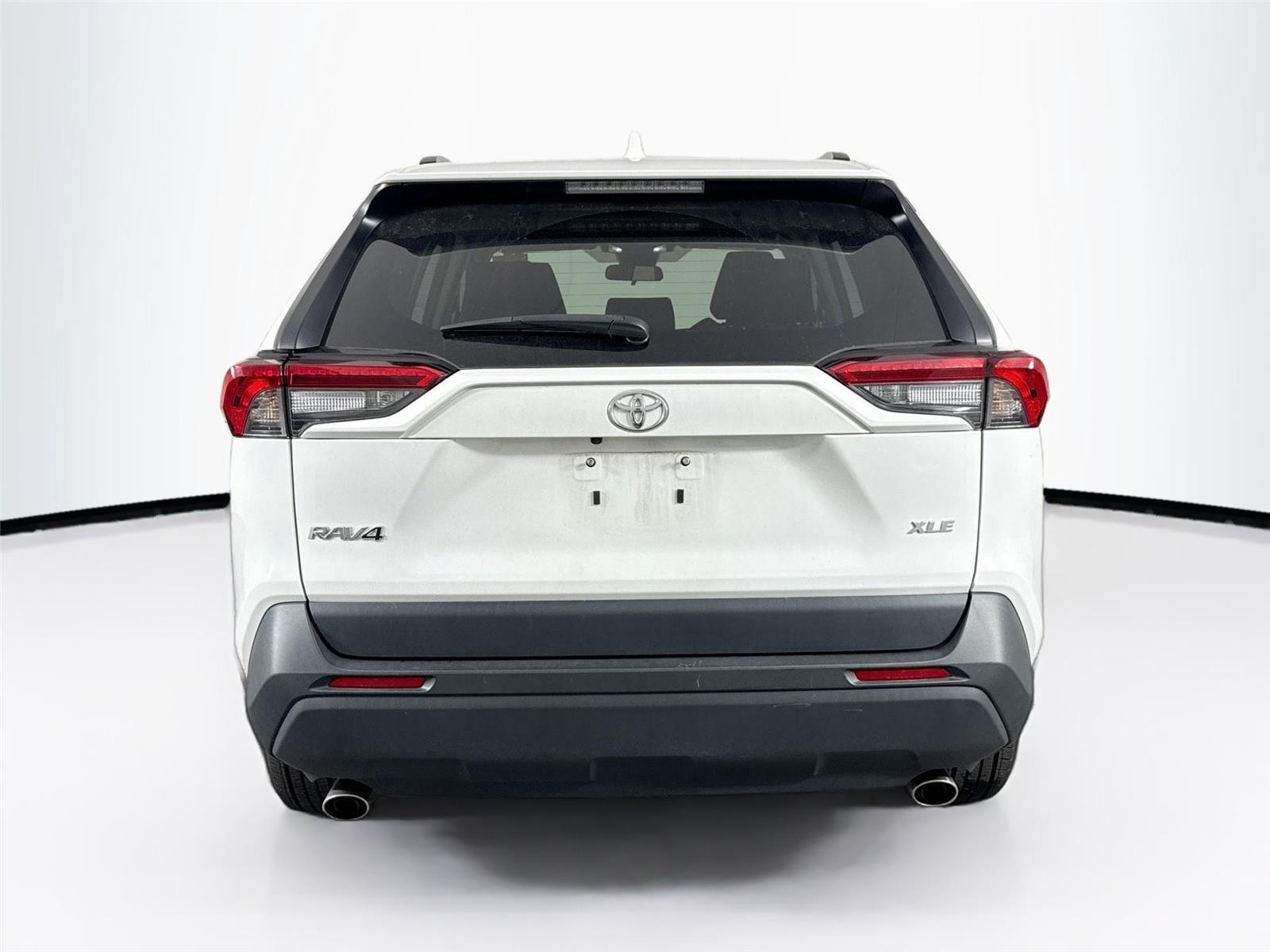 2022 Toyota RAV4 XLE photo 6