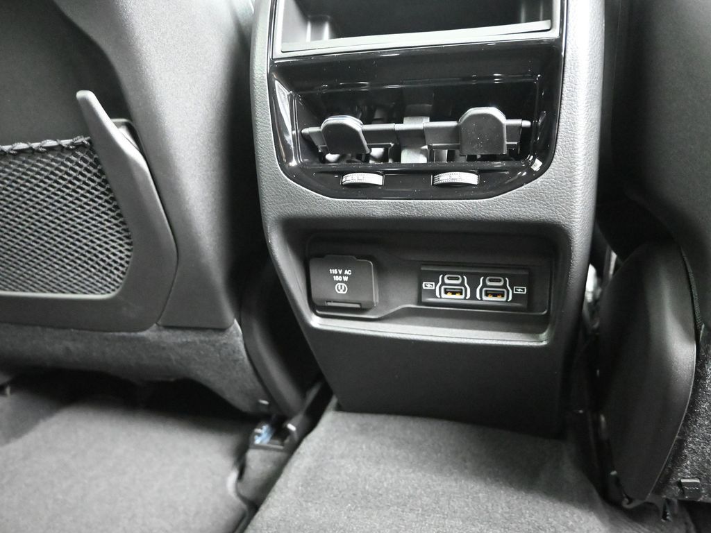 2025 Jeep Grand Cherokee Laredo X photo 4