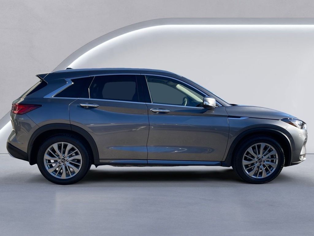 2025 Infiniti QX50 Luxe photo 2