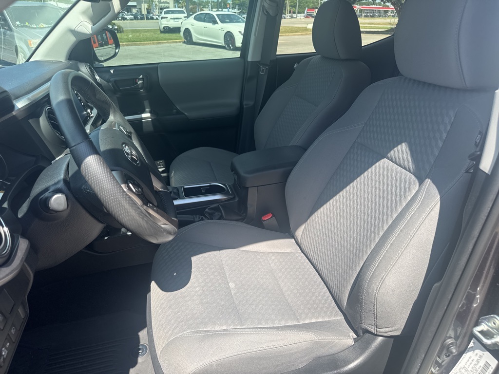 2022 Toyota Tacoma SR5 photo 12
