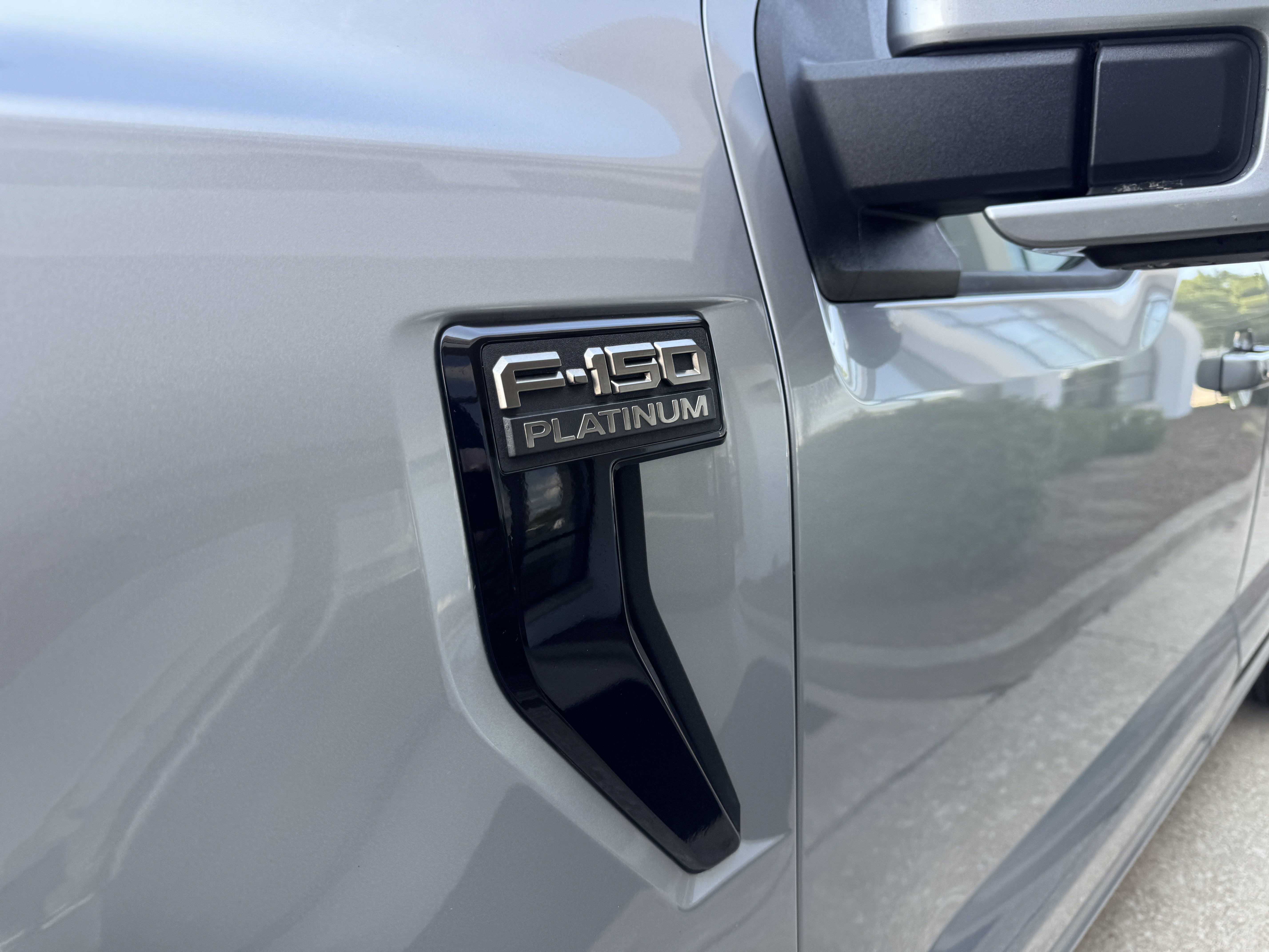 2024 Ford F-150 Platinum photo 3