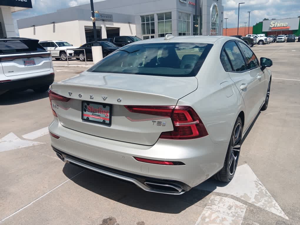 2020 Volvo S60 R-Design photo 2