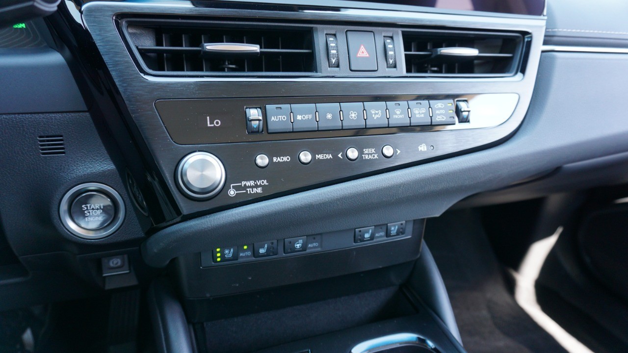 2023 Lexus ES 350 photo 16
