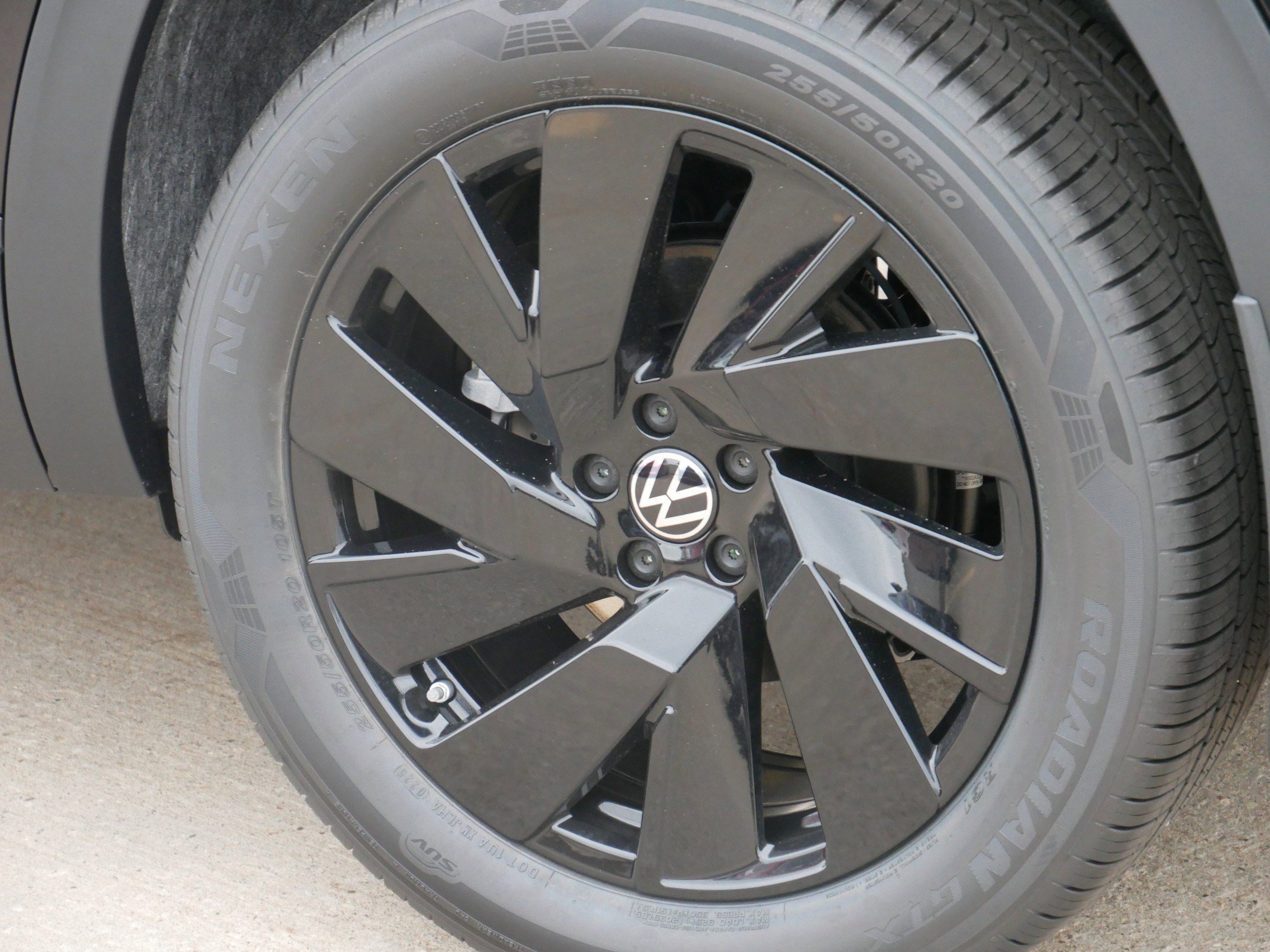 2026 Volkswagen Atlas SE Technology photo 2