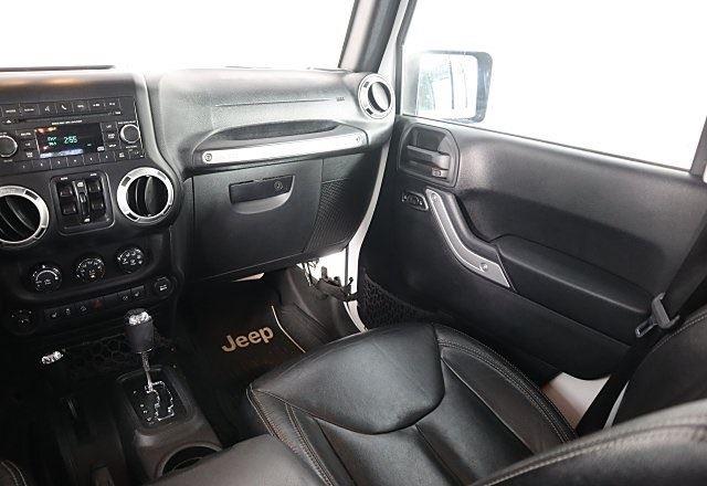 2016 Jeep Wrangler Unlimited Sahara photo 14