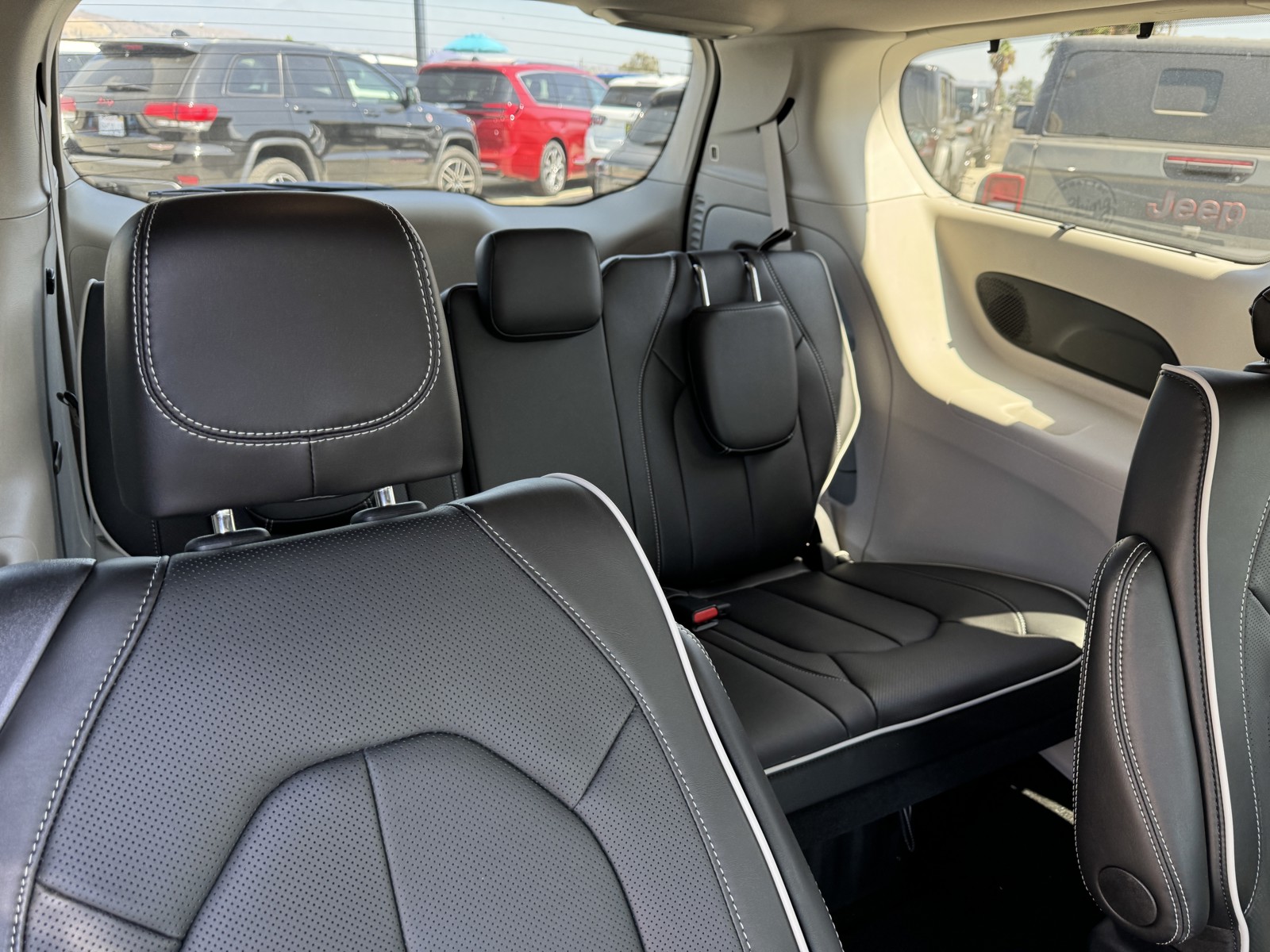 2024 Chrysler Pacifica Limited photo 10