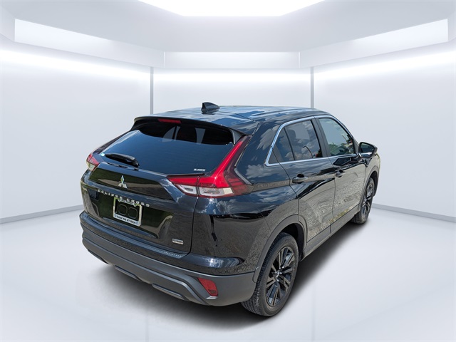 2023 Mitsubishi Eclipse Cross LE photo 3