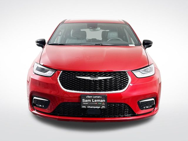 2026 Chrysler Pacifica photo 3